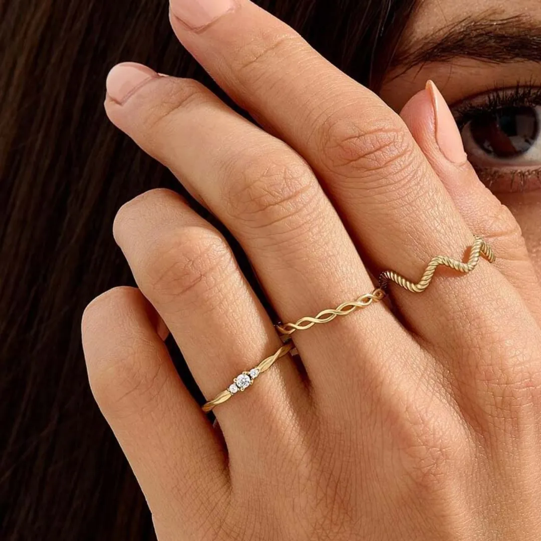 /public/photos/live/Moissanite Diamond Minimal Twisted Ring 1106 (1).webp